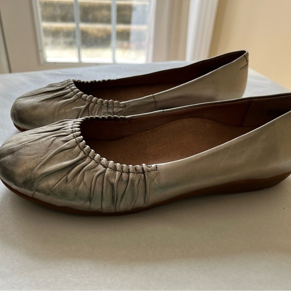 abeo Taylin Bio System Mettalic Gold Ballet Flat Comfort Shoe Womens Sz 8.5N EUC - Picture 3 of 13